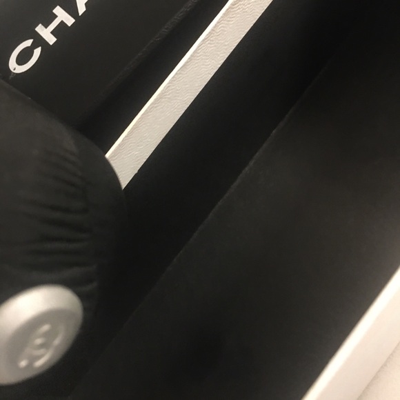 Chanel logos original with code sunglasses with case only. - Picture 8 of 13